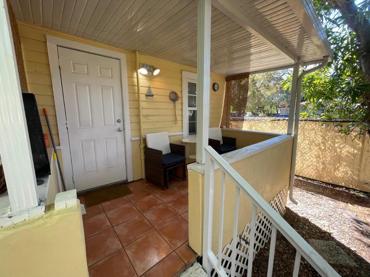Key West Style Historic Home In Coconut Grove Florida The Yellow House Miami Exterior photo